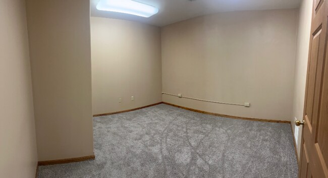 Building Photo - 103 N Market St