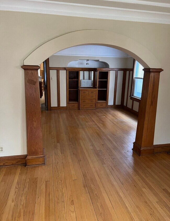 Foto del edificio - 3338 N Oakland Ave