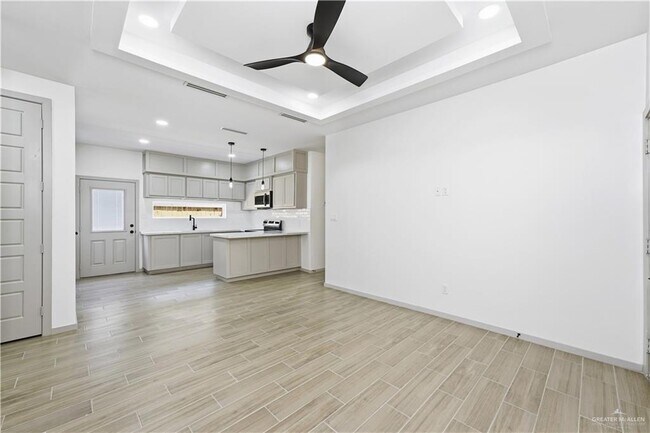 Building Photo - 12 Rosewood Ln