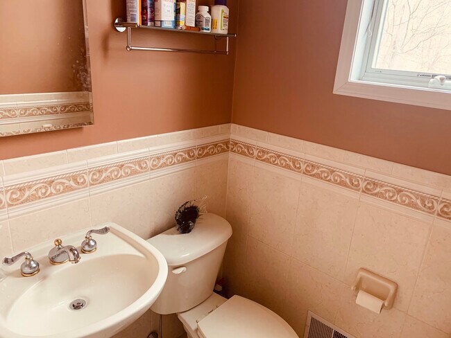 Foto del edificio - 69 Corbin Hill Rd