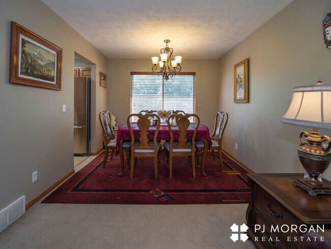 Foto del edificio - 4 bedroom, 3 bathroom - Available 10/14