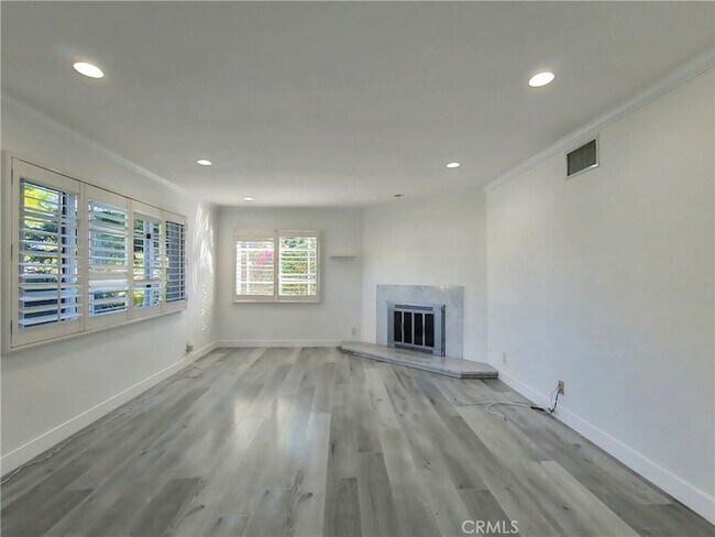 Foto del edificio - 7049 Semrad Rd
