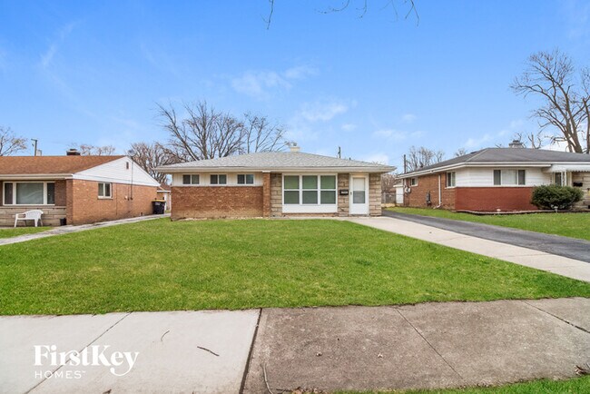 Building Photo - 17941 Wildwood Ave