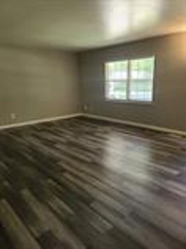 Building Photo - 610 Dogwood Dr