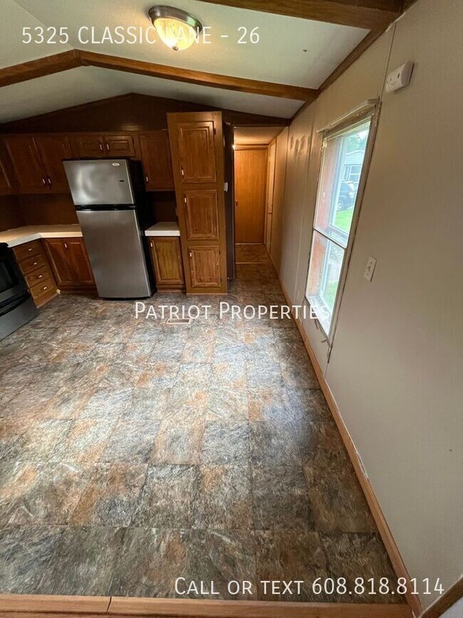 Foto del edificio - 5325 Classic Ln