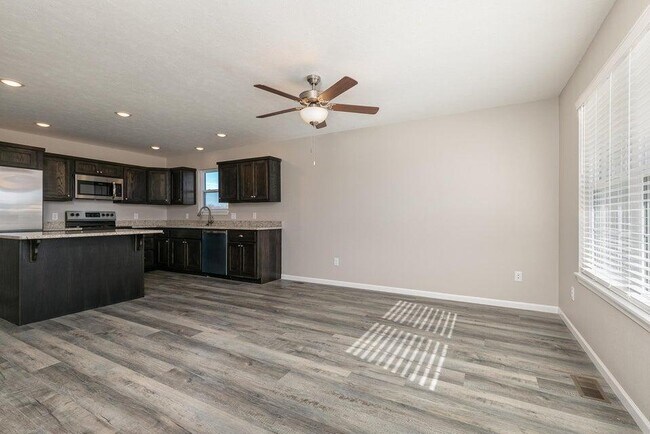 Building Photo - 675 Joycee Ln