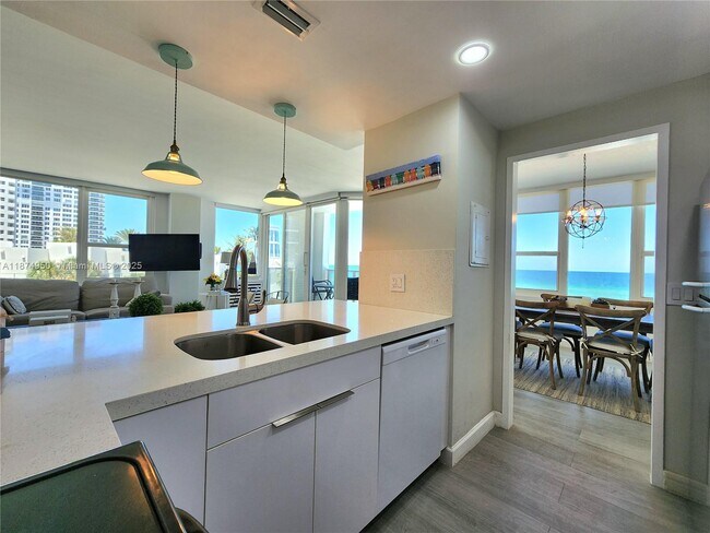 Building Photo - 3505 S Ocean Dr