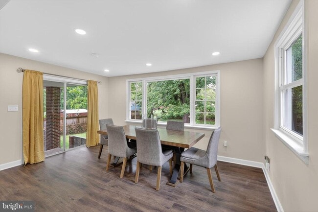 Foto del edificio - 8122 Gavin St