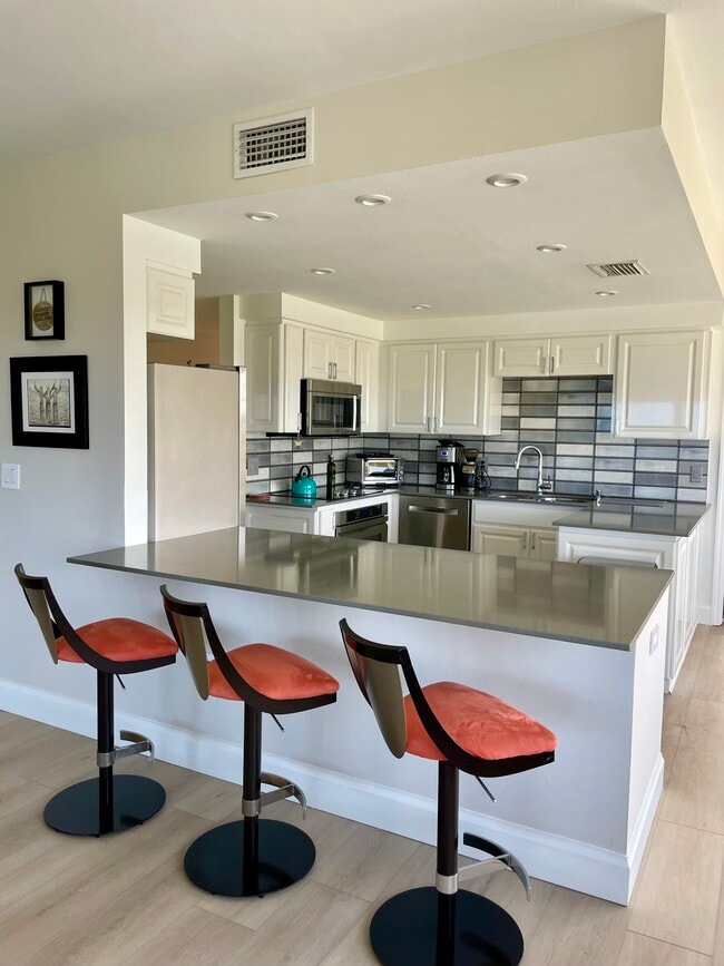 Kitchen - 13105 Vanderbilt Dr