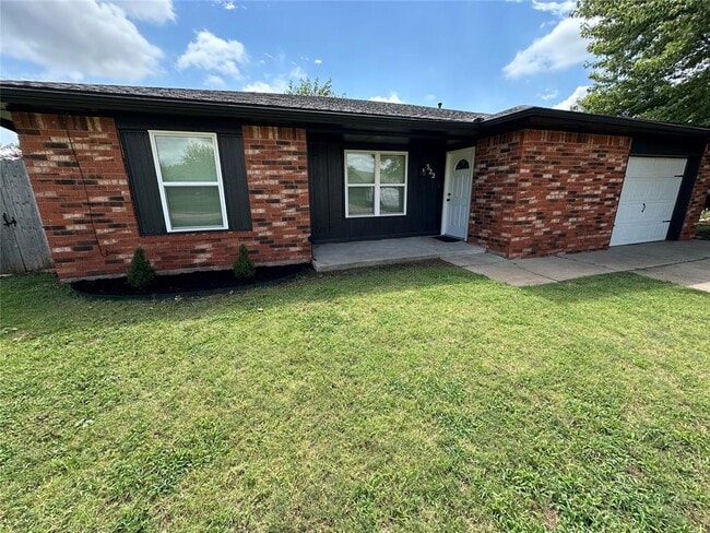 Building Photo - 322 W Maple Branch Way