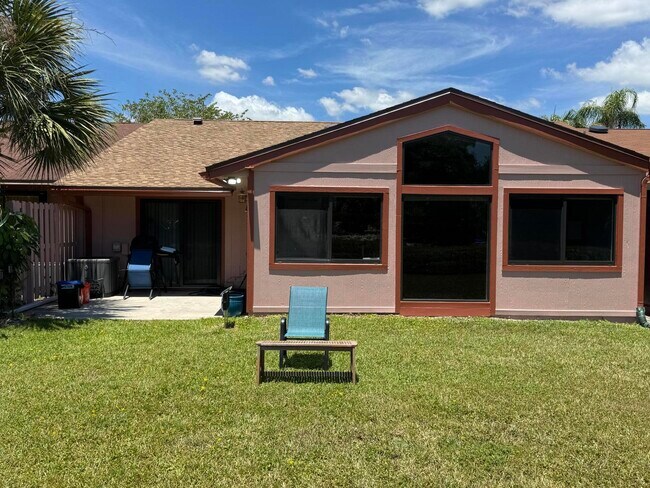 Foto del edificio - 120 Mayfair Ln