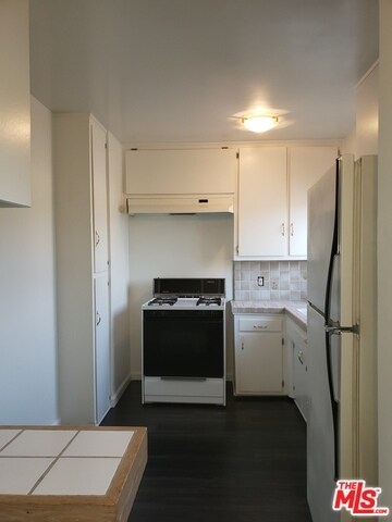 Building Photo - 11820 Chandler Blvd