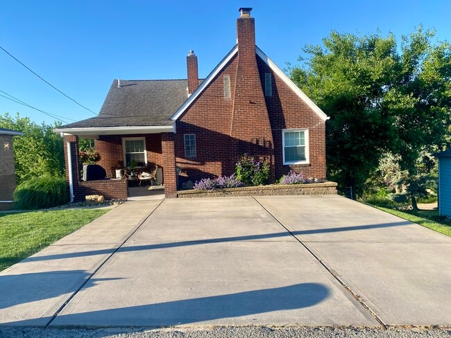 Building Photo - 624 Glencairn St