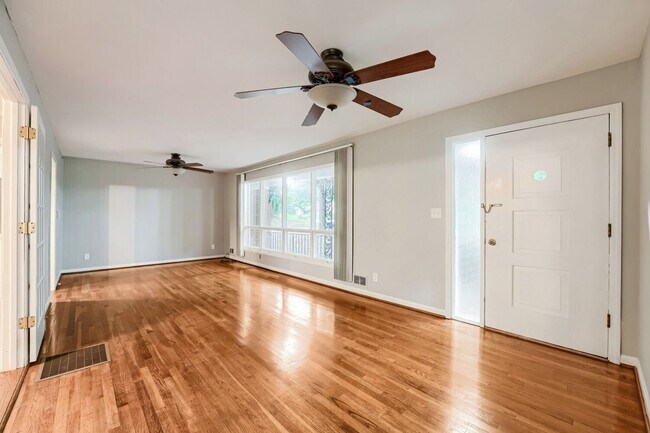Foto del edificio - 109 Hickory Ave