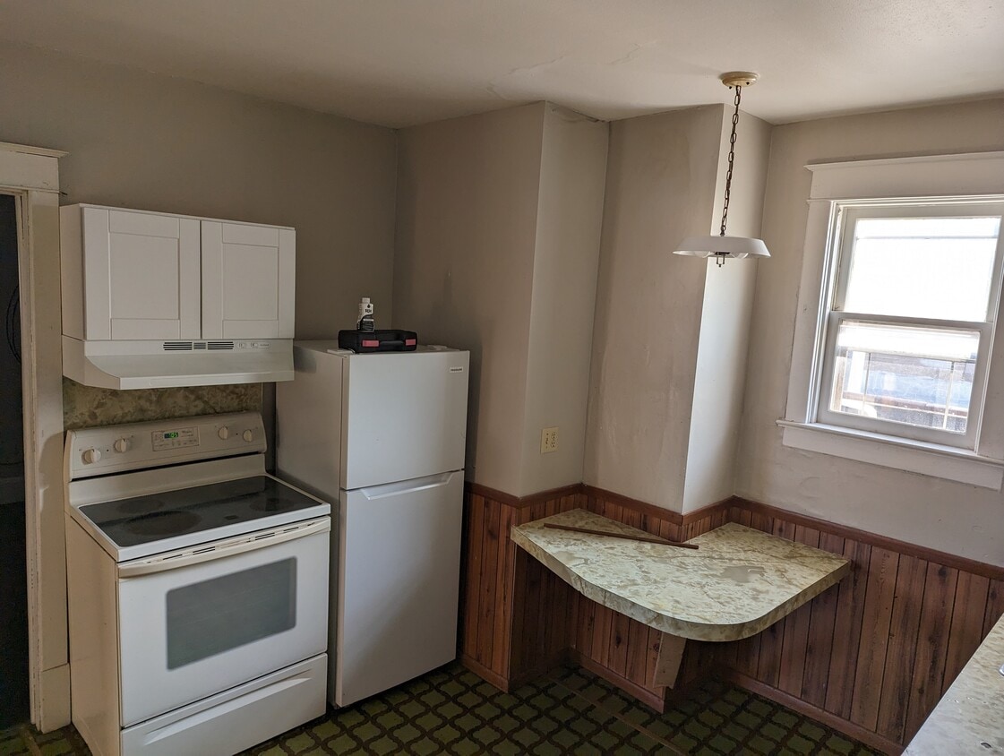 Kitchen - 807 W College Ave