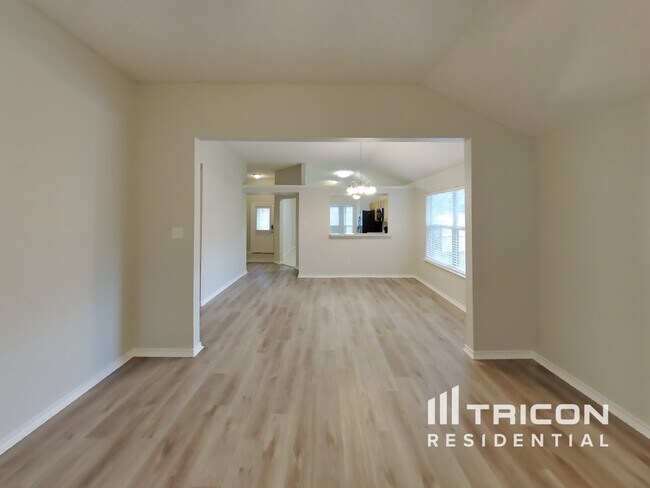 Building Photo - 1706 Fern Dr