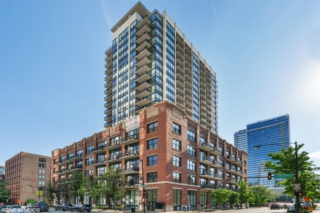 Building Photo - 210 S Desplaines St