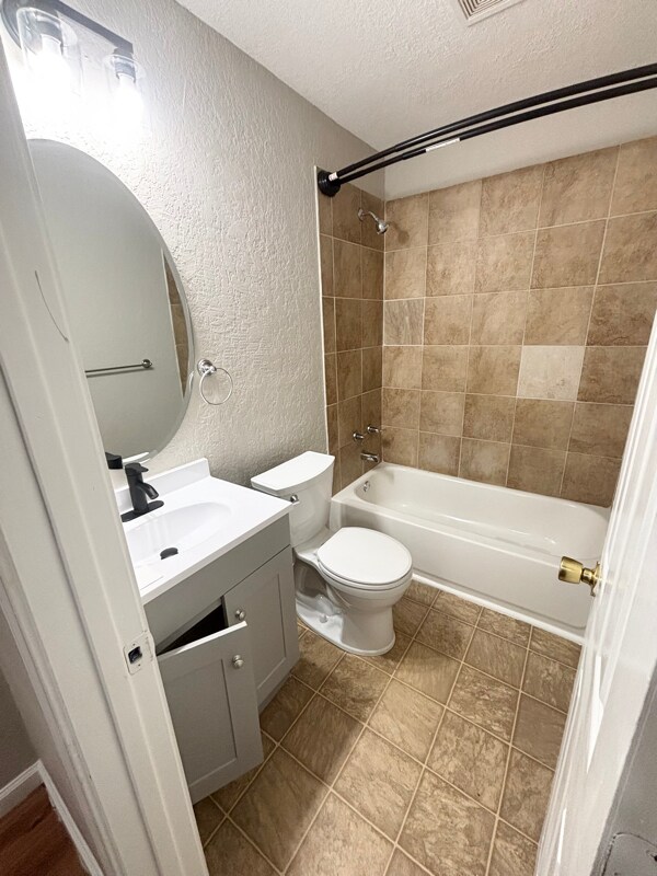 Building Photo - 626 Middle St