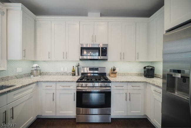 Building Photo - 140 36th St