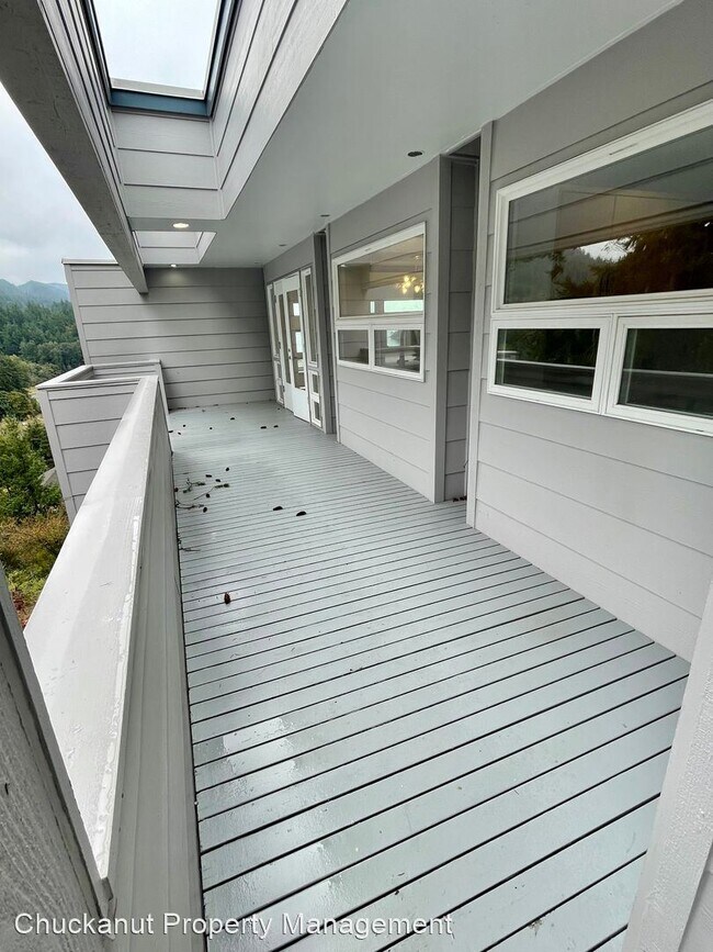 Building Photo - 3 br, 3.5 bath House - 213 Sea Pines Ln.