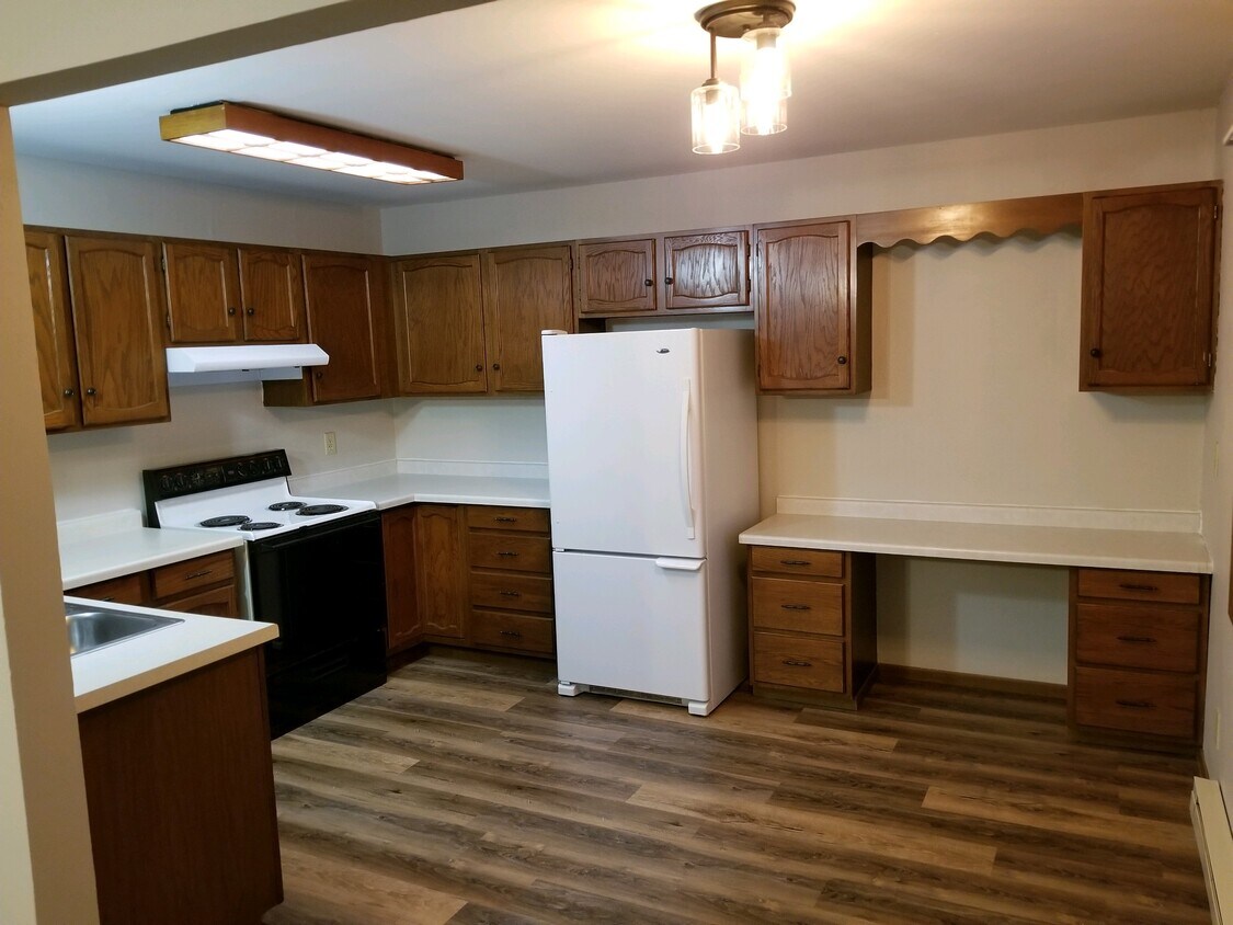 1937 Green Tree Rd Unit 202, West Bend, WI 53090 Condo for Rent in