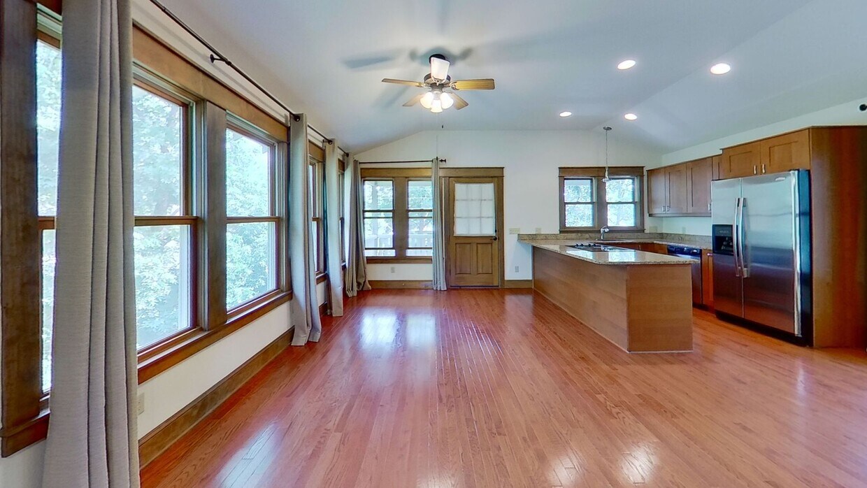 Foto del edificio - 513 E 40th St