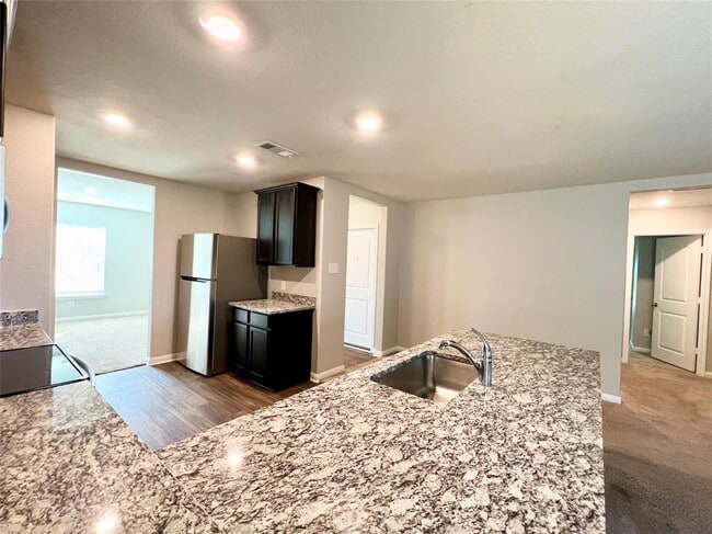 Building Photo - 1033 Riverdale Cove