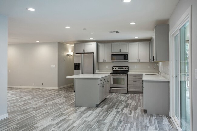 Foto del edificio - Modern Home with Pool in the Best ASU neighborhood