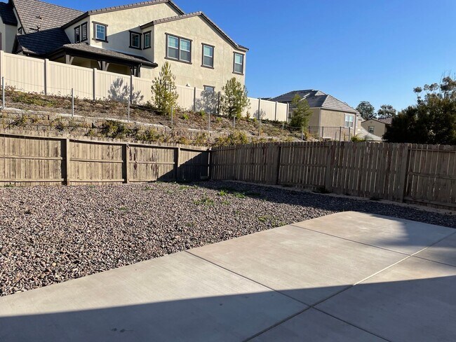 Foto del edificio - Spacious 4 bedroom, 3 bath home located on...