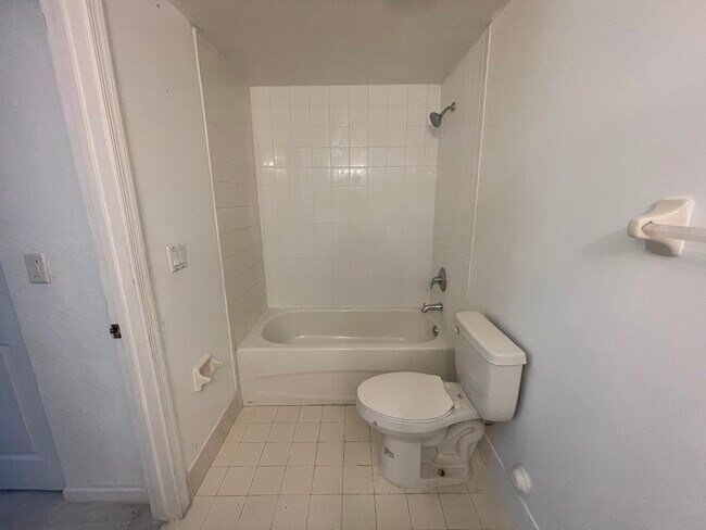 Foto del edificio - 1161 Golden Lakes Blvd