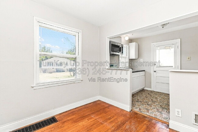 Photo - 10175 Cloverdale Drive House