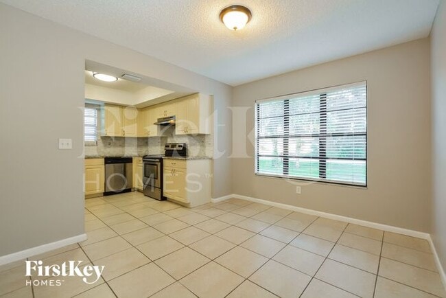 Building Photo - 2526 Needle Palm Dr