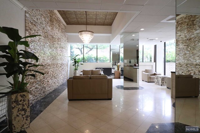 Foto del edificio - 1600 Center Ave