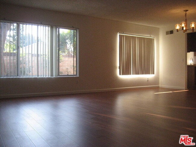 Foto del edificio - 10123 Hanna Ave