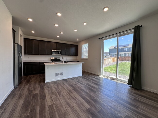 Foto del edificio - ~$1,000 OFF ONE MONTH'S RENT~ Stunning Thr...