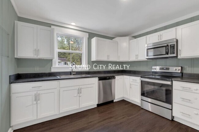 Foto del edificio - 2929 Emery Dr