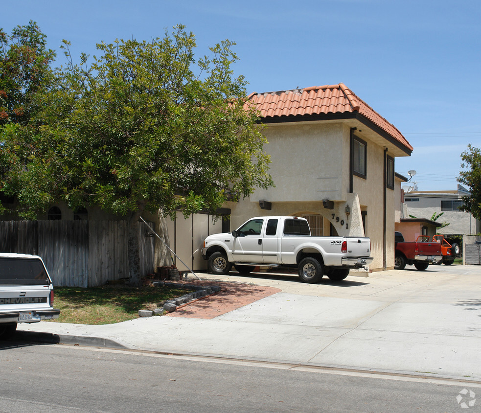 Primary Photo - 7901 Glencoe Dr