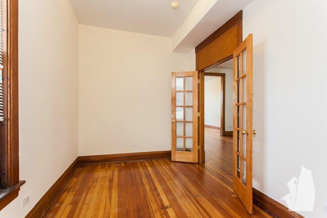 Foto del edificio - 3350 N Kenmore Ave