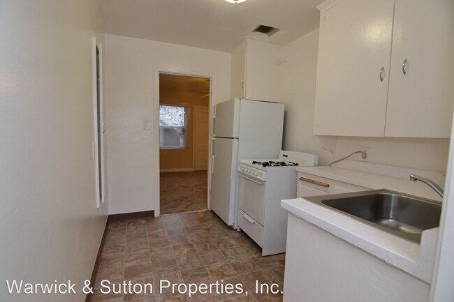 Building Photo - 126 E 5th St