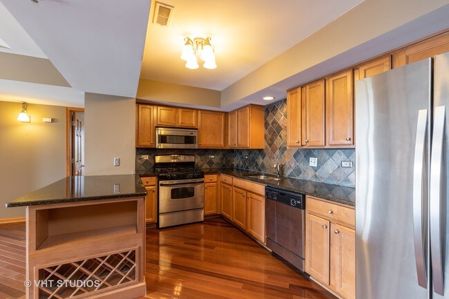 Building Photo - 8030 Riverwalk Dr