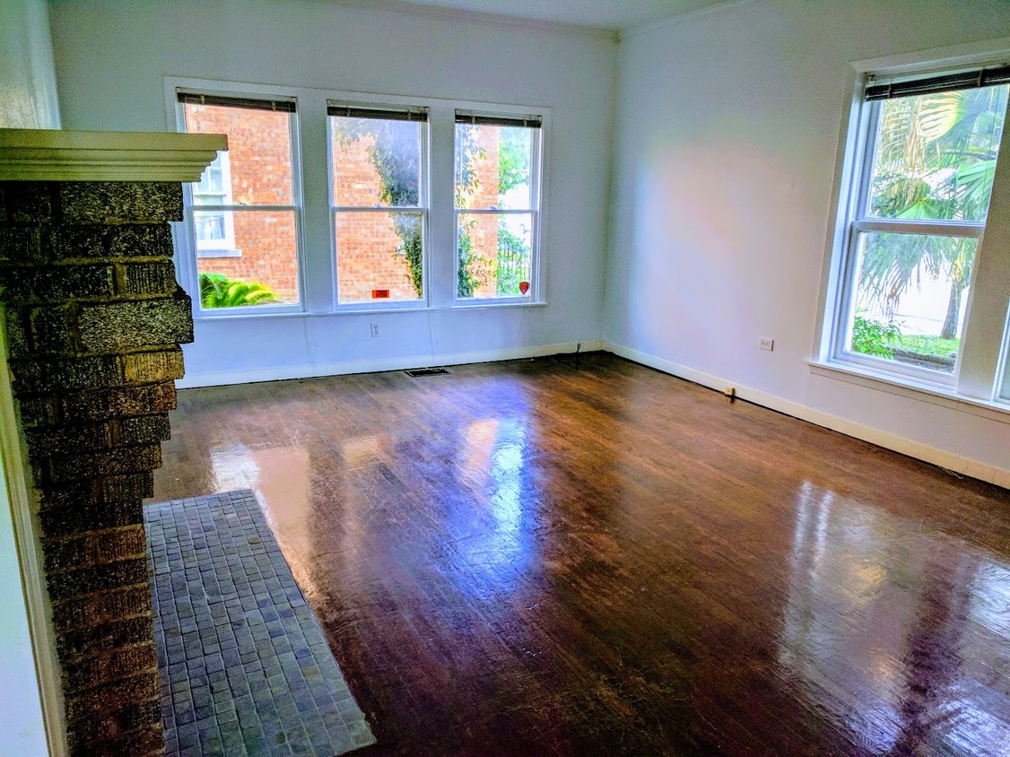 Living Room - 1844 W Alabama St