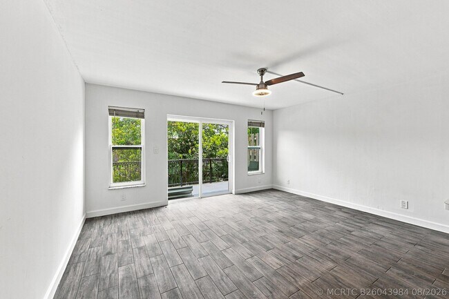 Building Photo - 640 Tennis Club Dr