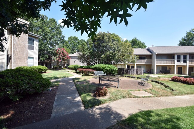 Nice courtyard view - 6747 Quail Hollow Ct