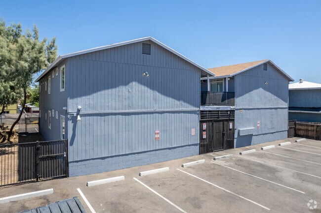 Building Photo - West Polk Apartments