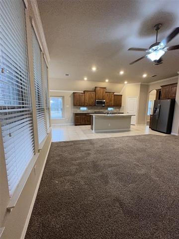 Building Photo - 700 Feathering Way