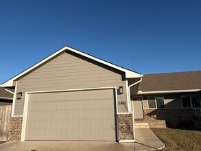 Building Photo - 5298-5300 N Toben Dr