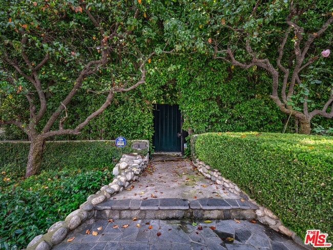 Building Photo - 1321 Hayworth Ave