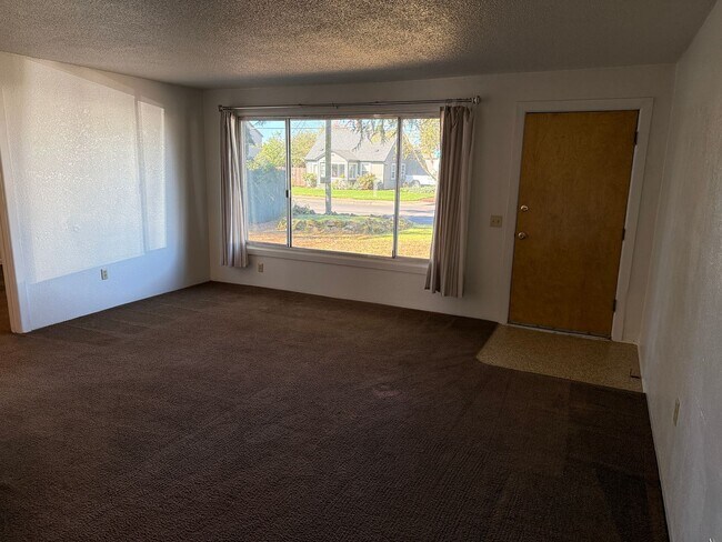 Foto del edificio - 2 bed, 1 bath house in Springfield