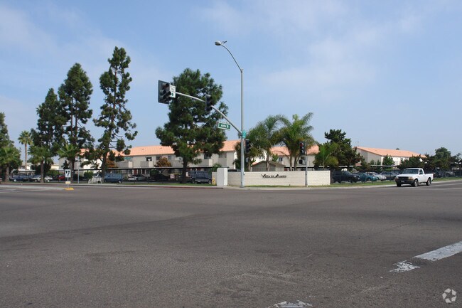 Building Photo - Villa De Anita