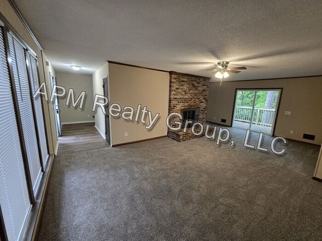 Building Photo - Updated home in Friarsgate